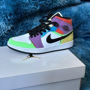 WOMENS AIR JORDAN 1 MID SE